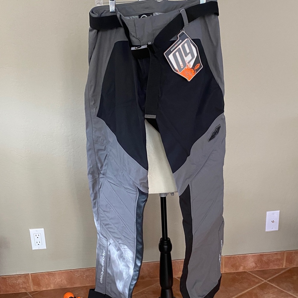 Men's Gray and Black Pants